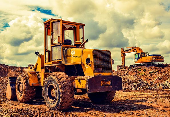 挖掘机与推土机的操作差异及培训重点